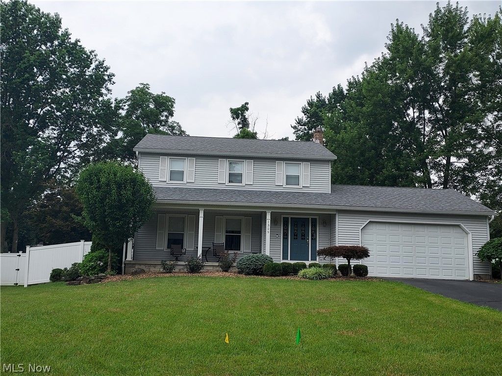 1329 Valley View Drive, Youngstown, OH 44512