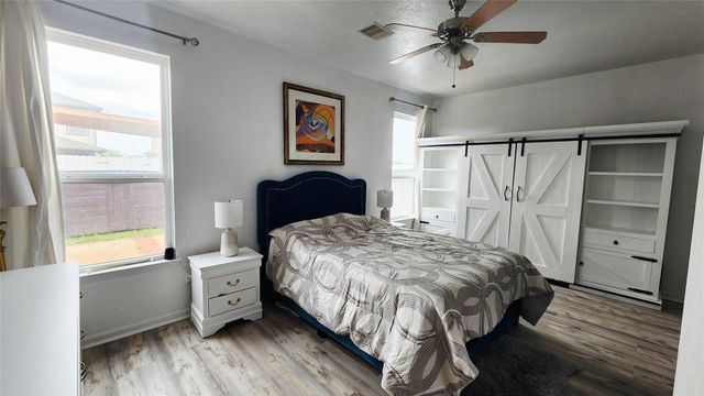 2606 Oakwood Bluff Trail, Houston, TX 77038