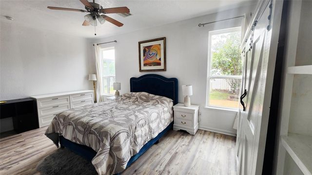 2606 Oakwood Bluff Trail, Houston, TX 77038