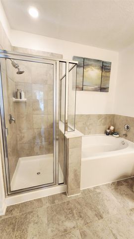 2606 Oakwood Bluff Trail, Houston, TX 77038