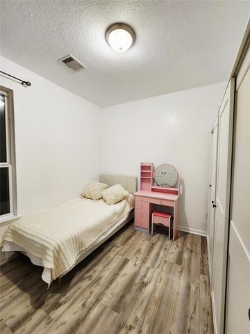 2606 Oakwood Bluff Trail, Houston, TX 77038