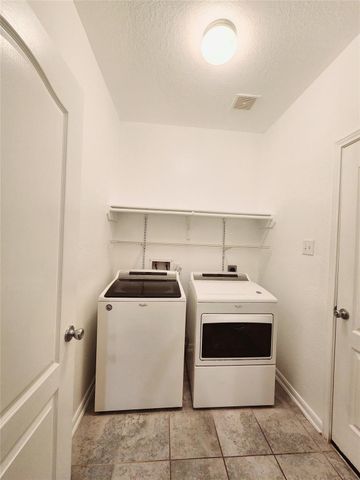 2606 Oakwood Bluff Trail, Houston, TX 77038