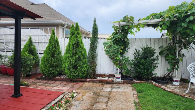 2606 Oakwood Bluff Trail, Houston, TX 77038