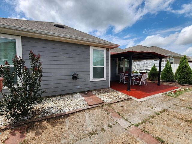 2606 Oakwood Bluff Trail, Houston, TX 77038