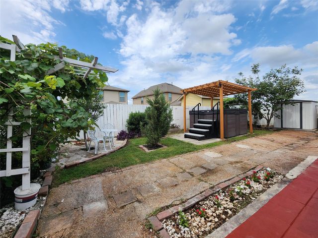 2606 Oakwood Bluff Trail, Houston, TX 77038