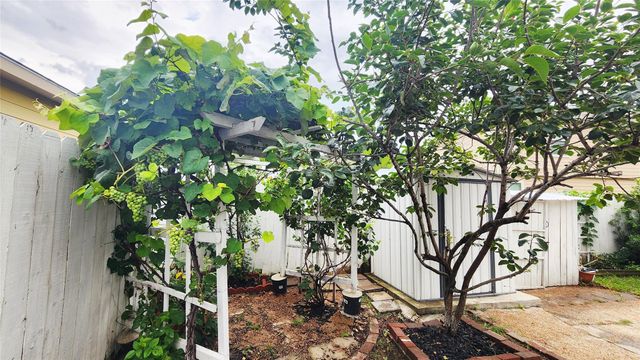 2606 Oakwood Bluff Trail, Houston, TX 77038