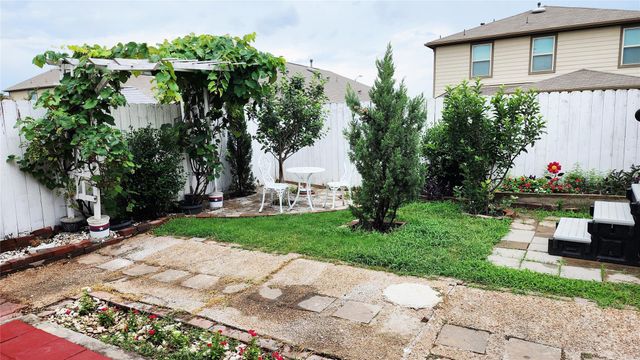 2606 Oakwood Bluff Trail, Houston, TX 77038