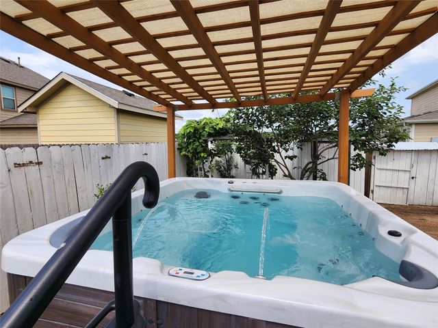 2606 Oakwood Bluff Trail, Houston, TX 77038