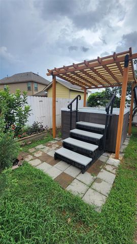 2606 Oakwood Bluff Trail, Houston, TX 77038