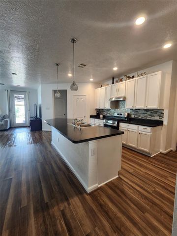 2606 Oakwood Bluff Trail, Houston, TX 77038