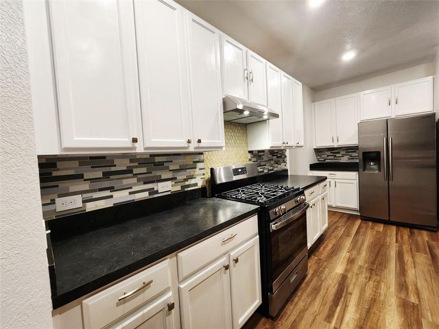 2606 Oakwood Bluff Trail, Houston, TX 77038