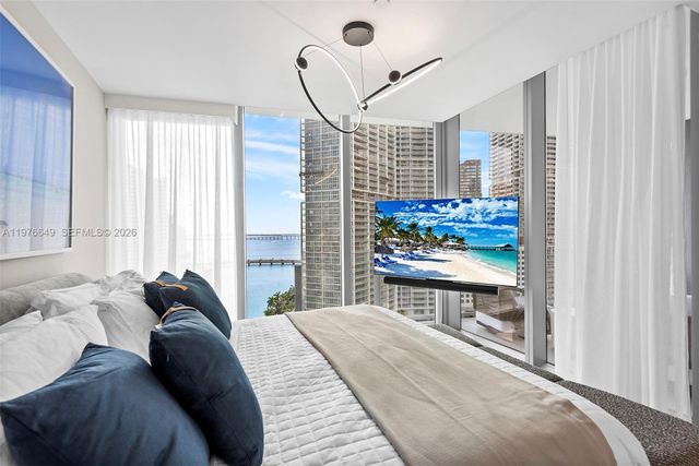 300 Biscayne Blvd Way 1605, Miami, FL 33131