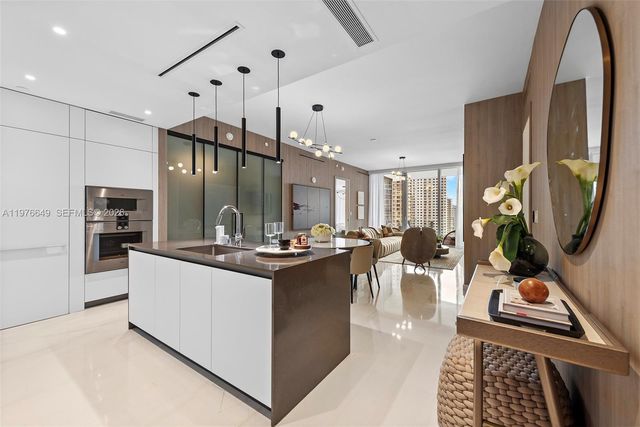 300 Biscayne Blvd Way 1605, Miami, FL 33131