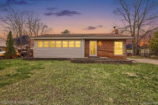 2174 Middlebelt Road, West Bloomfield Charter Township, MI 48324