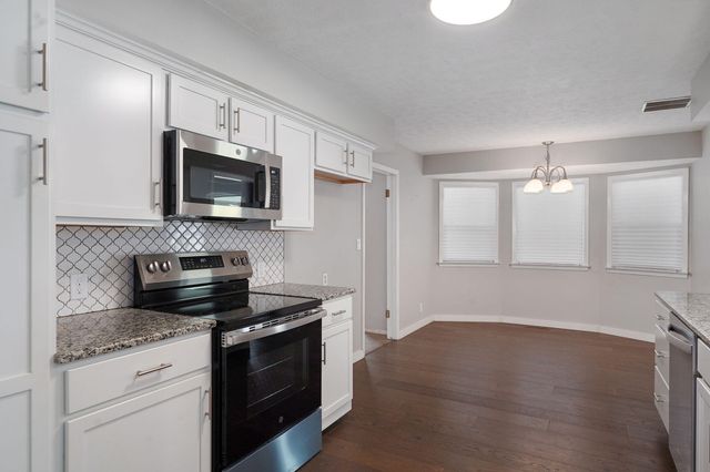 1919 E Meadow Drive, Springfield, MO 65804