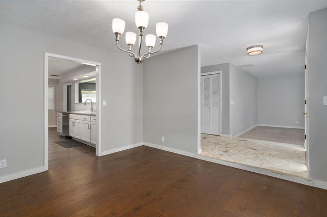 1919 E Meadow Drive, Springfield, MO 65804