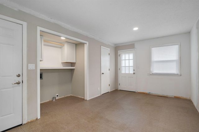 1919 E Meadow Drive, Springfield, MO 65804