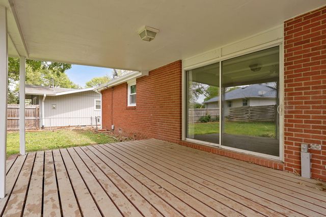 1919 E Meadow Drive, Springfield, MO 65804