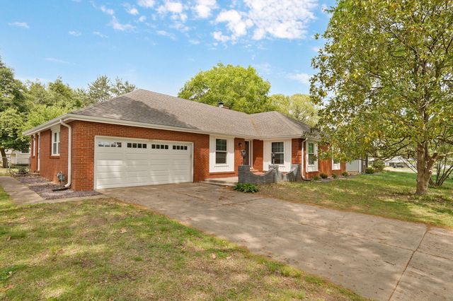 1919 E Meadow Drive, Springfield, MO 65804