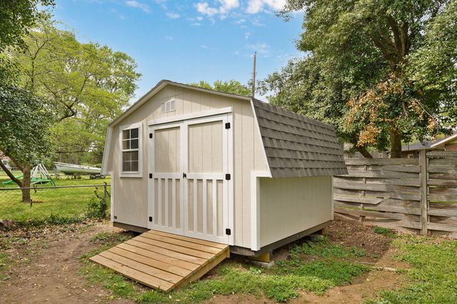 1919 E Meadow Drive, Springfield, MO 65804