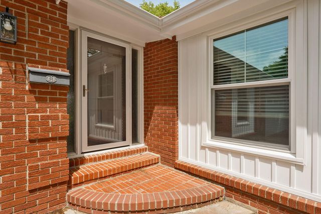 1919 E Meadow Drive, Springfield, MO 65804