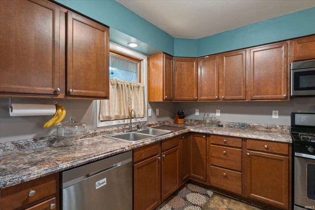 29671 Carolina Avenue, Elkhart, IN 46516
