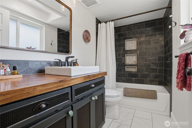 2065 Opdal Rd E, Port Orchard, WA 98366