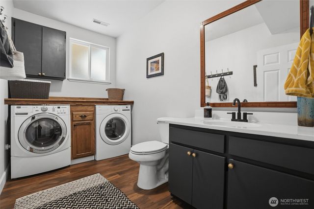 2065 Opdal Rd E, Port Orchard, WA 98366