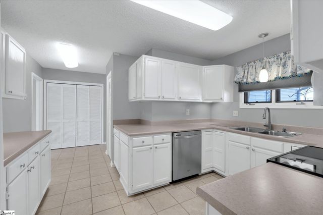 212 Lakeside Circle, Greenville, SC 29615