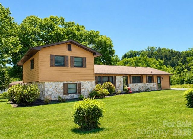 3253 US 70 Highway W, Marion, NC 28752
