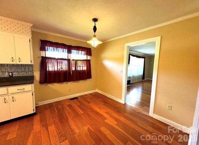 3253 US 70 Highway W, Marion, NC 28752