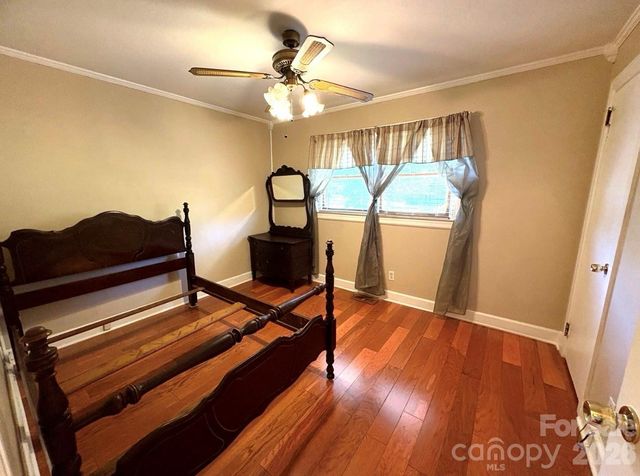 3253 US 70 Highway W, Marion, NC 28752