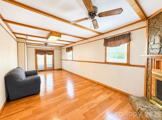 3253 US 70 Highway W, Marion, NC 28752