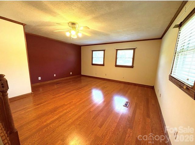 3253 US 70 Highway W, Marion, NC 28752