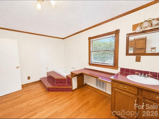 3253 US 70 Highway W, Marion, NC 28752