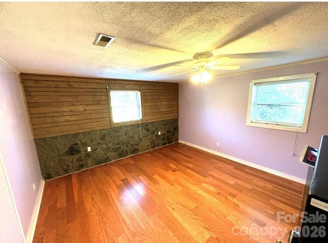 3253 US 70 Highway W, Marion, NC 28752