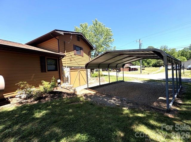 3253 US 70 Highway W, Marion, NC 28752