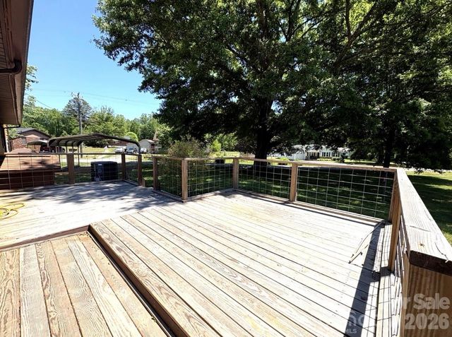 3253 US 70 Highway W, Marion, NC 28752
