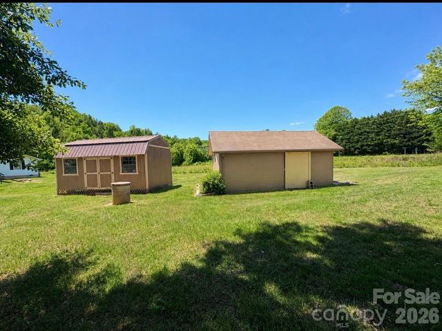3253 US 70 Highway W, Marion, NC 28752