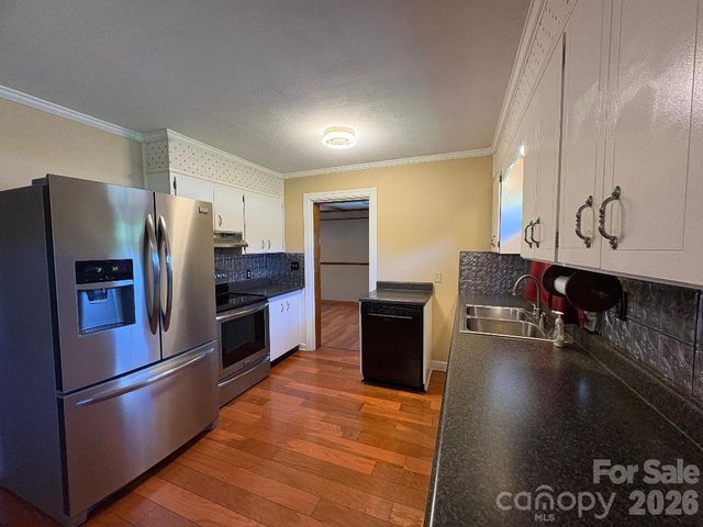 3253 US 70 Highway W, Marion, NC 28752