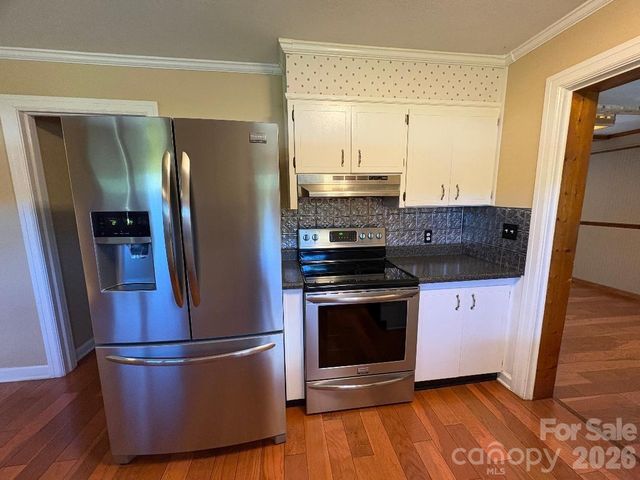 3253 US 70 Highway W, Marion, NC 28752