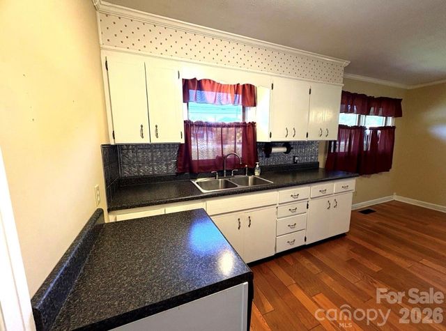 3253 US 70 Highway W, Marion, NC 28752