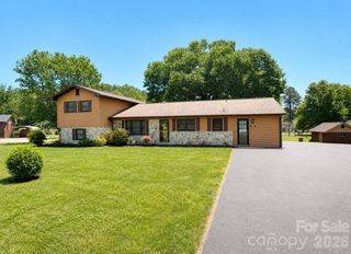 3253 US 70 Highway W, Marion, NC 28752