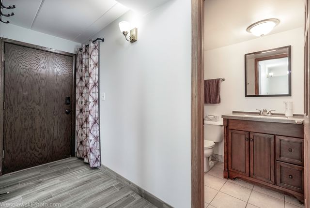 915 Graceland Avenue 1C, Des Plaines, IL 60016