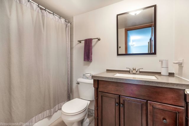 915 Graceland Avenue 1C, Des Plaines, IL 60016