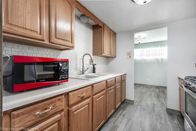 915 Graceland Avenue 1C, Des Plaines, IL 60016