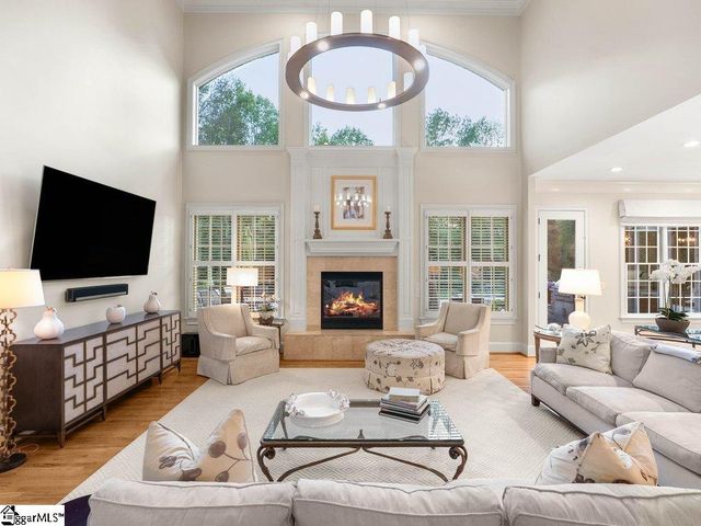 612 Brixton Circle, Simpsonville, SC 29681