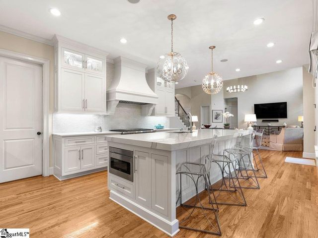 612 Brixton Circle, Simpsonville, SC 29681