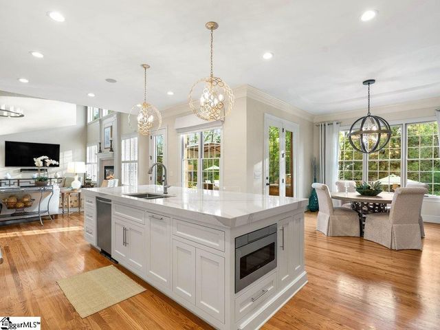 612 Brixton Circle, Simpsonville, SC 29681