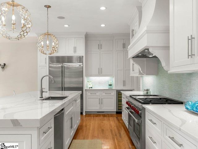 612 Brixton Circle, Simpsonville, SC 29681